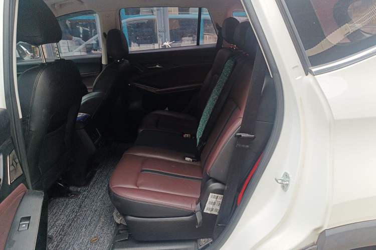 Used SOL X8 PLUS 2023 1.5 TGDI DCT Smart Edition 7-Seater Left Rear Seat