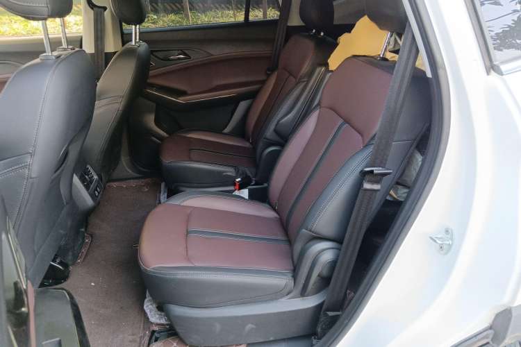 Used SOL X8 PLUS 2023 1.5 TGDI DCT Smart Edition 6-Seater Left Rear Seat
