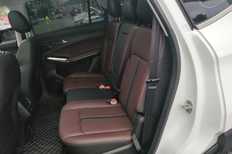 Used SOL X8 PLUS 2023 1.5 TGDI DCT ZhiJia Edition 5 Seats Left Rear Seat