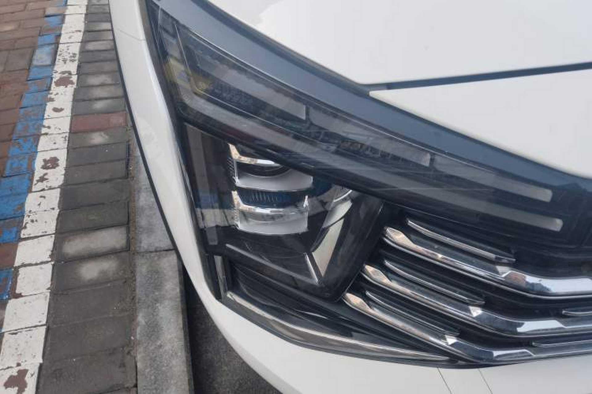 Used SOL X8 PLUS 2023 1.5 TGDI DCT Smart Home Edition 6-Seater Right Front Headlight