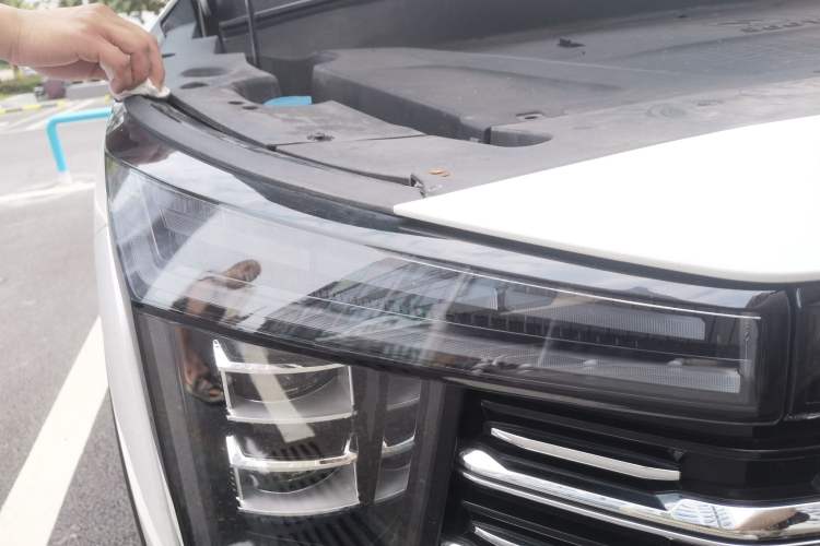 Used SOL X8 PLUS 2023 1.5 TGDI DCT Smart Edition 7-Seater Right Front Headlight