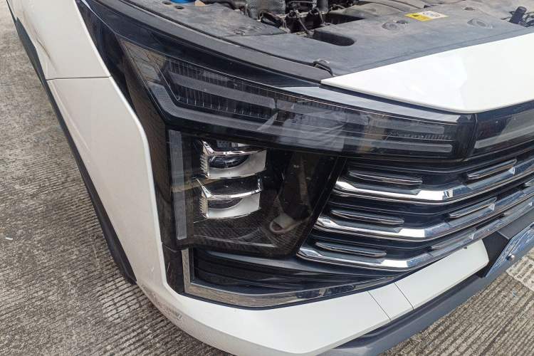 Used SOL X8 PLUS 2023 1.5 TGDI DCT Smart Edition 7-Seater Right Front Headlight