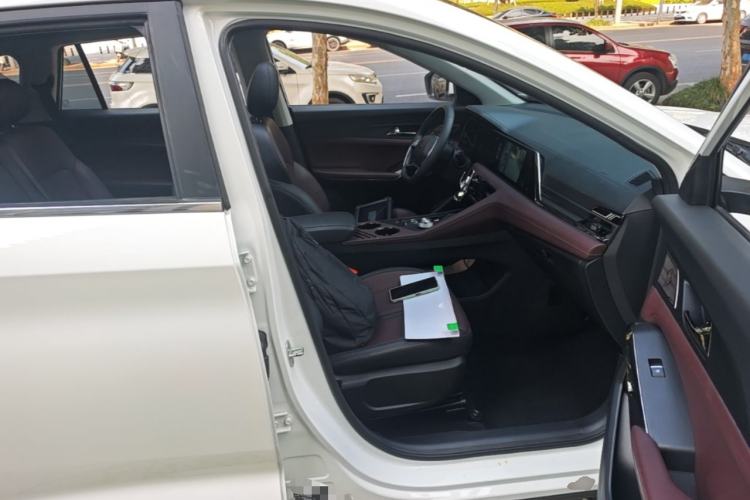 Used SOL X8 PLUS 2023 1.5 TGDI DCT Smart Edition 7-Seater Right Front Seat