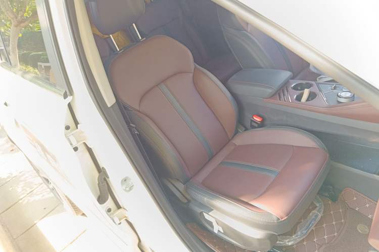 Used SOL X8 PLUS 2023 1.5 TGDI DCT Smart Edition 6-Seater Right Front Seat