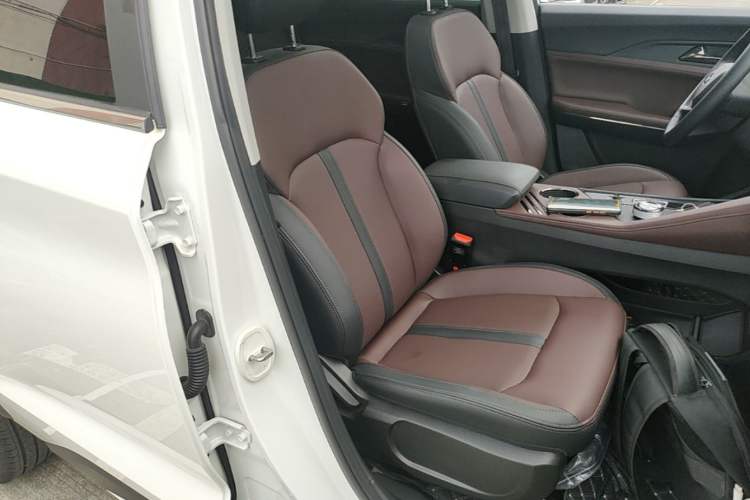 Used SOL X8 PLUS 2023 1.5 TGDI DCT ZhiJia Edition 5 Seats Right Front Seat
