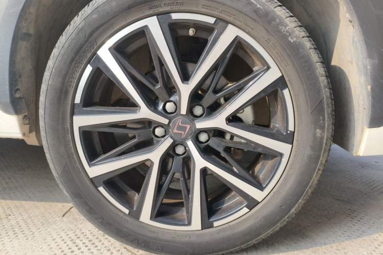 Used SOL X8 PLUS 2023 1.5 TGDI DCT Smart Edition 7-Seater Right Front Wheel Hub