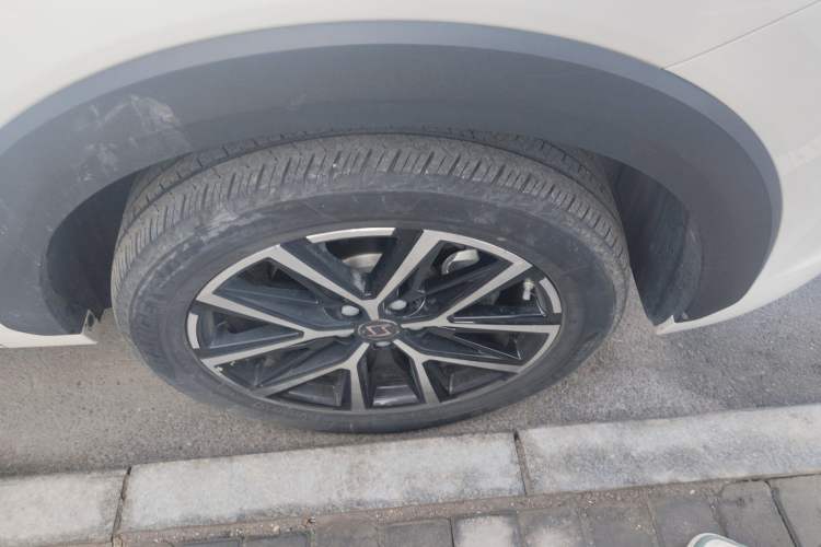 Used SOL X8 PLUS 2023 1.5 TGDI DCT Smart Home Edition 6-Seater Right Front Wheel Hub