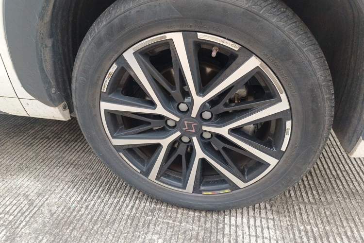 Used SOL X8 PLUS 2023 1.5 TGDI DCT Smart Edition 7-Seater Right Front Wheel Hub