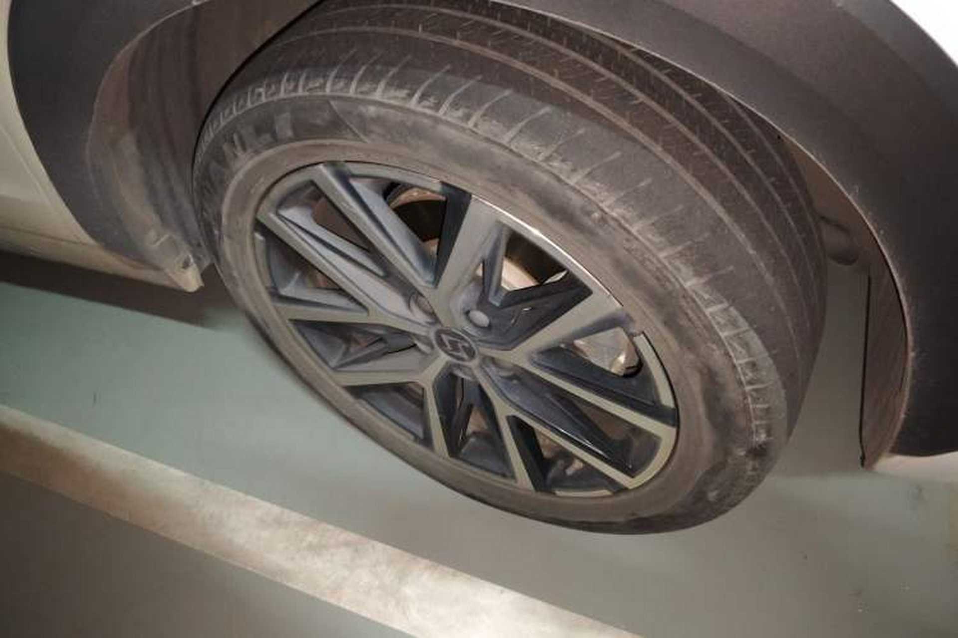 Used SOL X8 PLUS 2023 1.5 TGDI DCT Smart Home Edition 7-Seater Right Front Wheel Hub