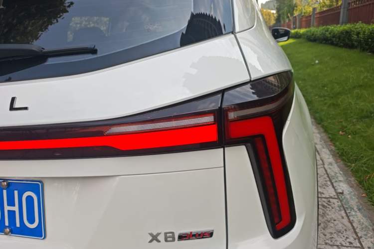 Used SOL X8 PLUS 2023 1.5 TGDI DCT Smart Edition 7-Seater Right Rear Taillight
