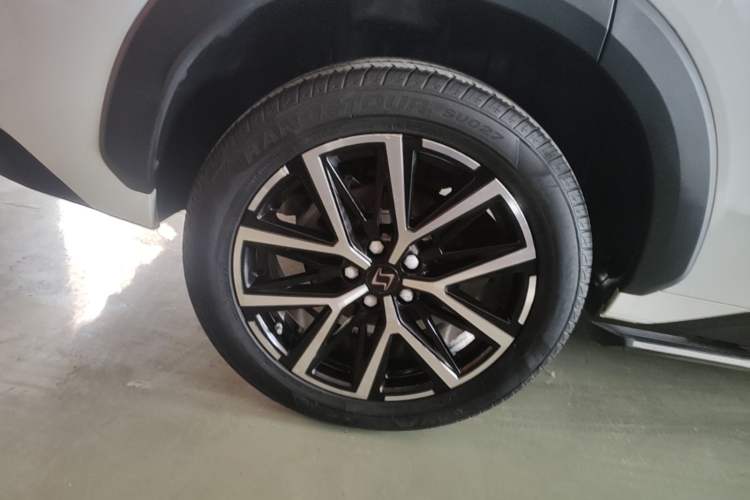 Used SOL X8 PLUS 2023 1.5 TGDI DCT Smart Edition 7-Seater Right Rear Wheel Hub