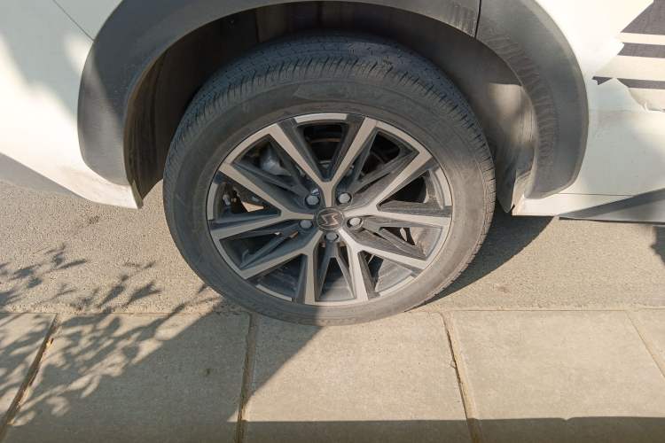 Used SOL X8 PLUS 2023 1.5 TGDI DCT Smart Edition 6-Seater Right Rear Wheel Hub