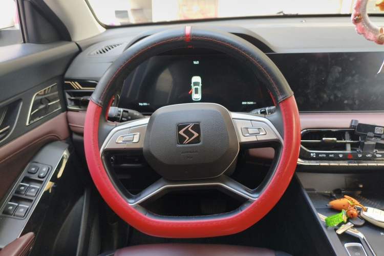Used SOL X8 PLUS 2023 1.5 TGDI DCT Smart Edition 7-Seater Steering Wheel