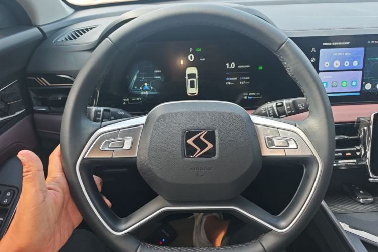 Used SOL X8 PLUS 2023 1.5 TGDI DCT Smart Edition 7-Seater Steering Wheel