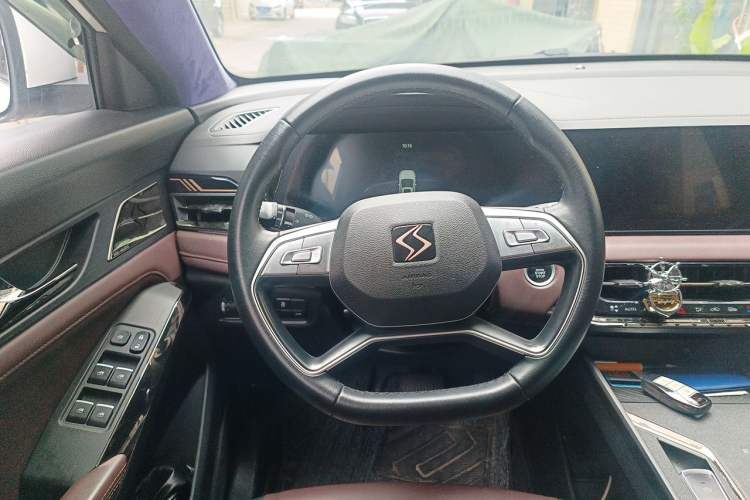 Used SOL X8 PLUS 2023 1.5 TGDI DCT Smart Edition 7-Seater Steering Wheel