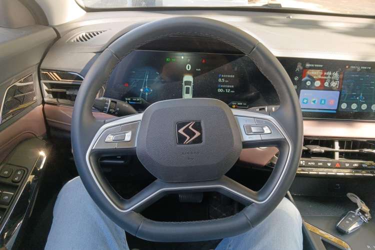 Used SOL X8 PLUS 2023 1.5 TGDI DCT Smart Edition 6-Seater Steering Wheel