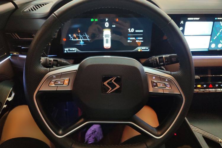 Used SOL X8 PLUS 2023 1.5 TGDI DCT Smart Edition 6-Seater Steering Wheel