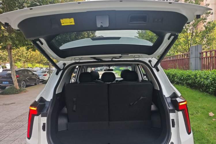 Used SOL X8 PLUS 2023 1.5 TGDI DCT Smart Edition 7-Seater Trunk