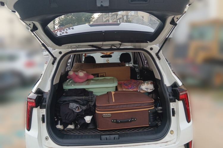 Used SOL X8 PLUS 2023 1.5 TGDI DCT Smart Home Edition 7-Seater Trunk