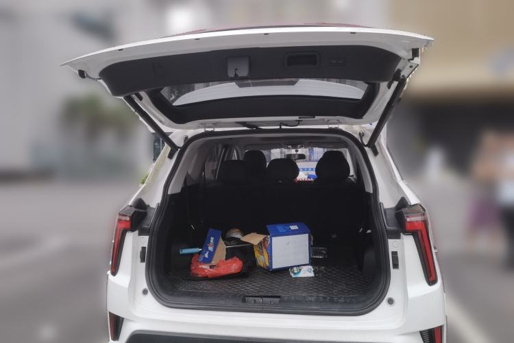 Used SOL X8 PLUS 2023 1.5 TGDI DCT Smart Edition 7-Seater Trunk
