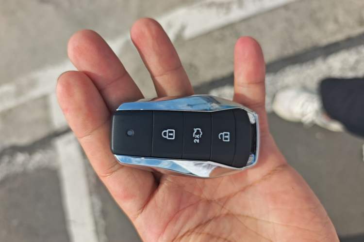 Used SOL X8 PLUS 2023 1.5 TGDI DCT Smart Edition 7-Seater Vehicle Key