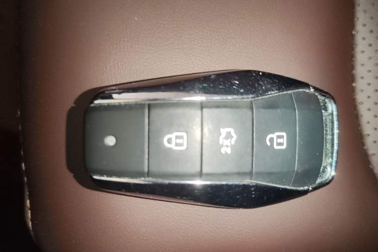 Used SOL X8 PLUS 2023 1.5 TGDI DCT Smart Edition 7-Seater Vehicle Key