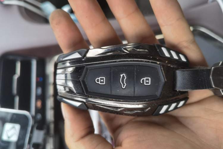 Used SOL X8 PLUS 2023 1.5 TGDI DCT Smart Edition 7-Seater Vehicle Key