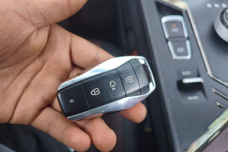 Used SOL X8 PLUS 2023 1.5 TGDI DCT Smart Home Edition 7-Seater Vehicle Key