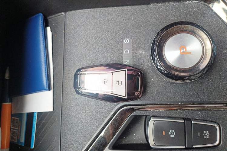 Used SOL X8 PLUS 2023 1.5 TGDI DCT Smart Edition 7-Seater Vehicle Key