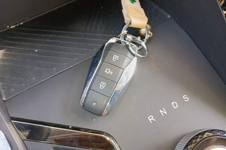Used SOL X8 PLUS 2023 1.5 TGDI DCT Smart Edition 6-Seater Vehicle Key