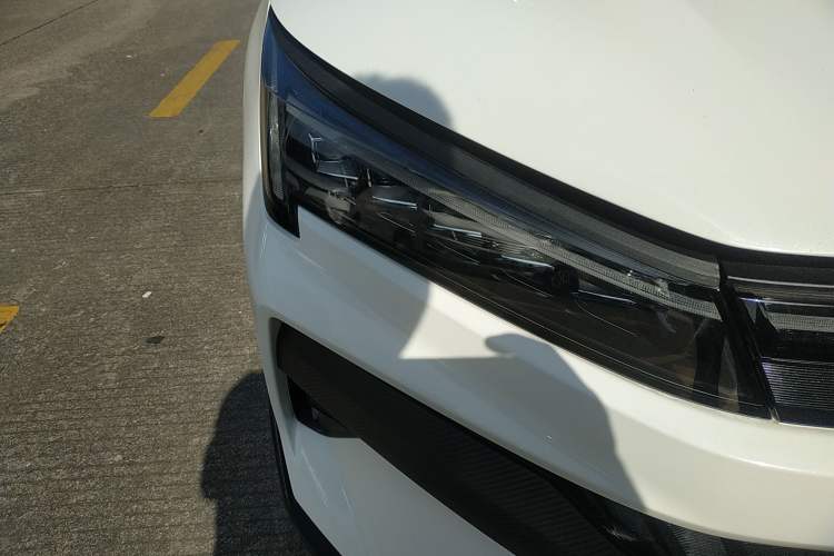 Used SOL Yao 2021 1.5 TGDI DCT Lightning RACE Edition Right Front Headlight