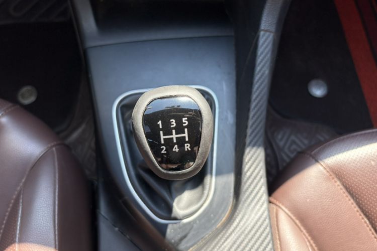Used Soueast A5 Wing Dance 2021 1.5L Manual Exceed Edition Gear Lever