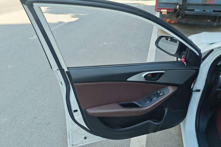 Used Soueast A5 Wing Dance 2021 1.5L Manual Exceed Edition Interior 3