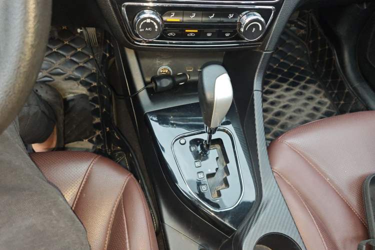 Used Soueast A5 Wing Dance 2019 1.5L CVT Luxury Edition China V Standard Gear Lever