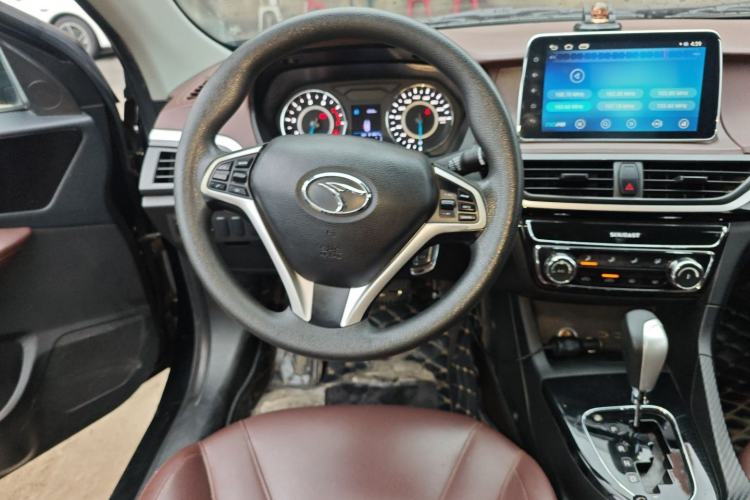 Used Soueast A5 Wing Dance 2019 1.5L CVT Luxury Edition China V Standard Steering Wheel