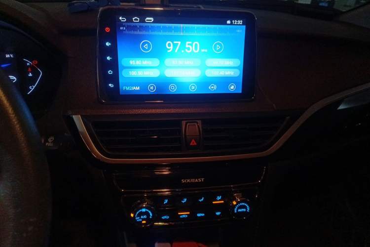 Used Soueast A5 Wing Dance 2019 1.5L CVT Flagship Edition China V Standard Audio And AC Panel