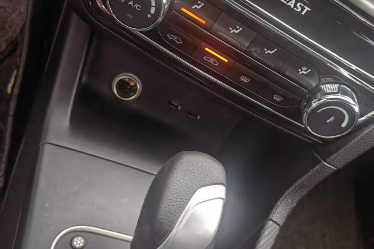 Used Soueast A5 Wing Dance 2019 1.5L CVT Wing豪 Edition China VI Standard Audio And AC Panel