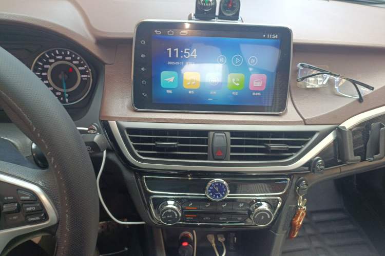 Used Soueast A5 Wing Dance 2019 1.5L CVT Luxury Edition China V Standard Audio And AC Panel