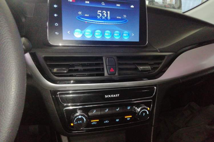 Used Soueast A5 Wing Dance 2019 1.5L Manual Luxury Version China V Standard Audio And AC Panel