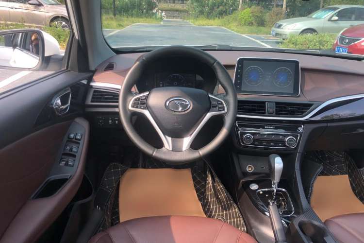 Used Soueast A5 Wing Dance 2019 1.5L CVT Wing Platinum Edition China VI Center Console