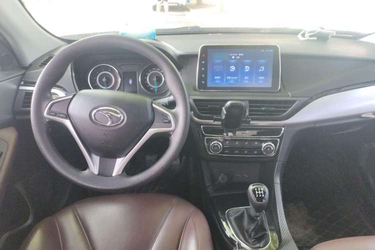 Used Soueast A5 Wing Dance 2019 1.5L Manual Luxury Version China V Standard Center Console