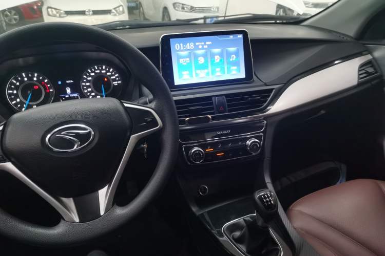 Used Soueast A5 Wing Dance 2019 1.5L Manual Luxury Version China V Standard Center Console