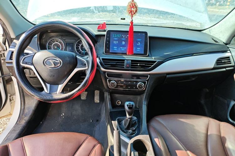 Used Soueast A5 Wing Dance 2019 1.5L Manual Luxury Version China V Standard Center Console