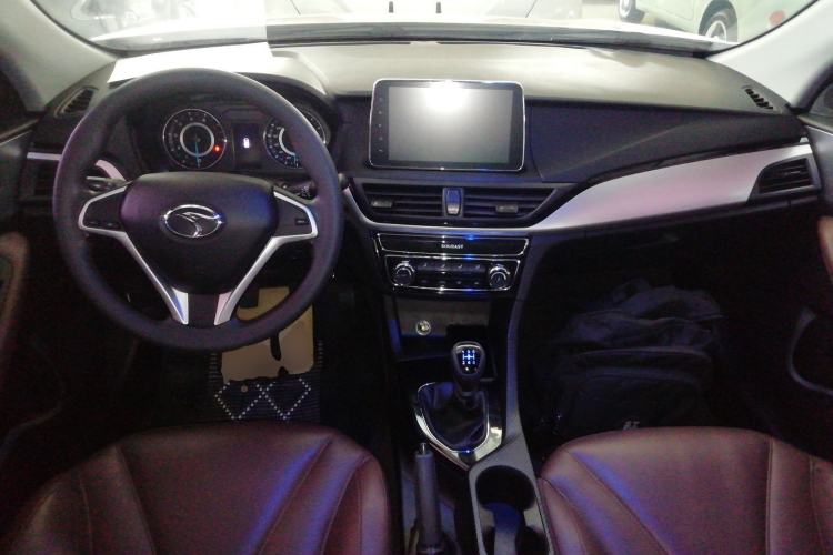 Used Soueast A5 Wing Dance 2019 1.5L Manual Luxury Version China V Standard Center Console