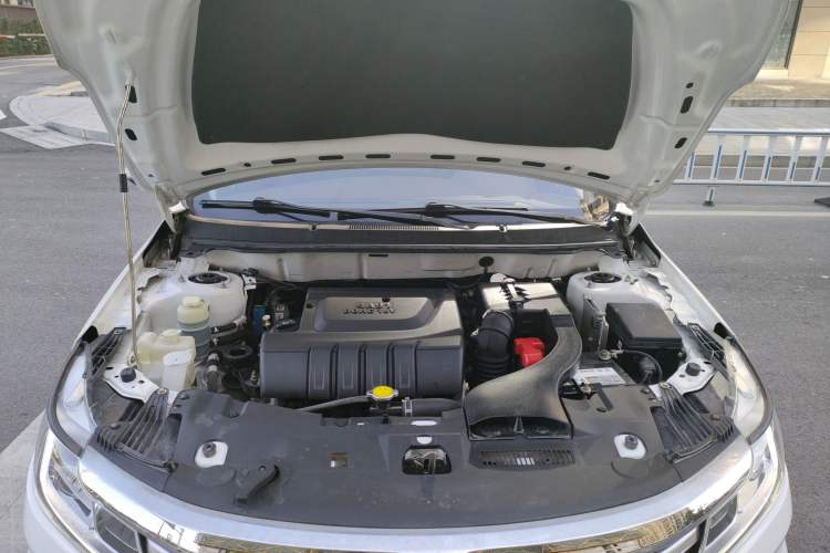 Used Soueast A5 Wing Dance 2019 1.5L Manual Flagship Version China V Standard Engine Bay