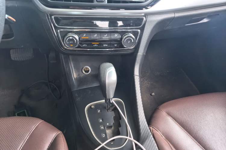 Used Soueast A5 Wing Dance 2019 1.5L CVT Wing豪 Edition China VI Standard Gear Lever