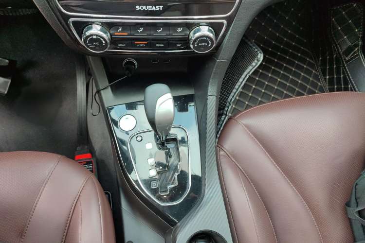 Used Soueast A5 Wing Dance 2019 1.5L CVT Wing Platinum Edition China VI Gear Lever