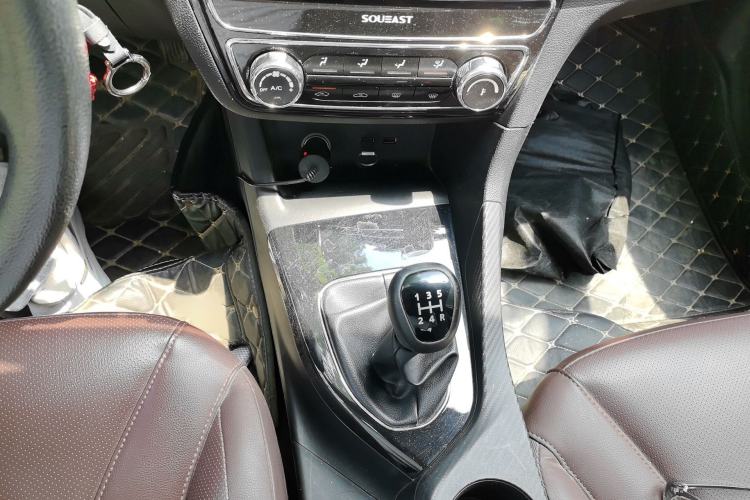 Used Soueast A5 Wing Dance 2019 1.5L Manual Luxury Version China V Standard Gear Lever