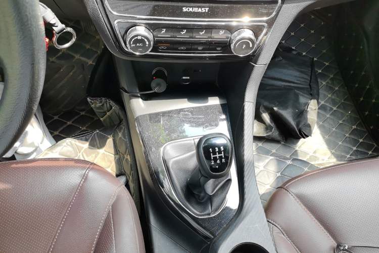 Used Soueast A5 Wing Dance 2019 1.5L Manual Luxury Version China V Standard Gear Lever
