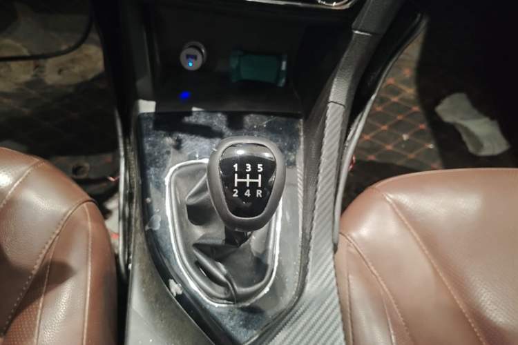 Used Soueast A5 Wing Dance 2019 1.5L Manual Luxury Version China V Standard Gear Lever